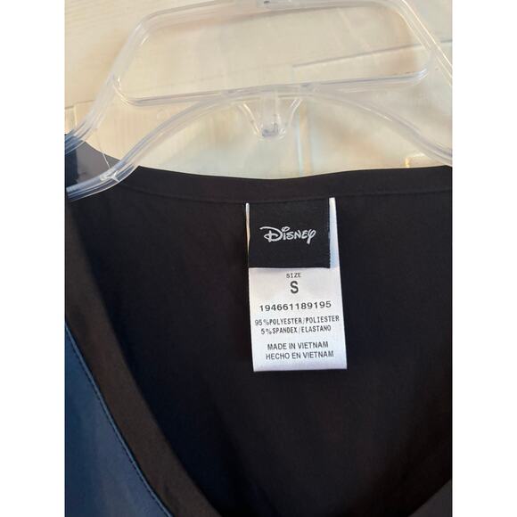 Fox And Hound Cherokee Scrubs Tooniforms Disney V Neck Top TF637 Size Small - Picture 5 of 5